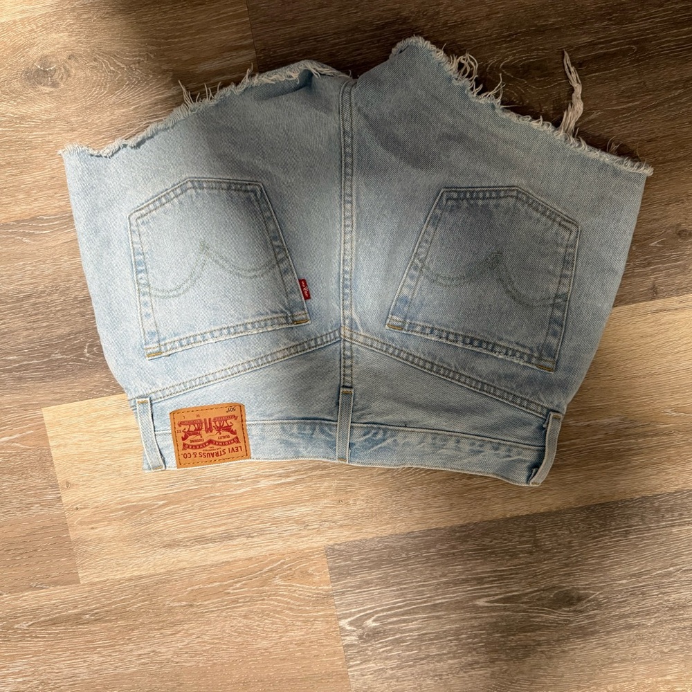 Light Wash Distressed Denim Cropped Jeans - Picture 2 of 2